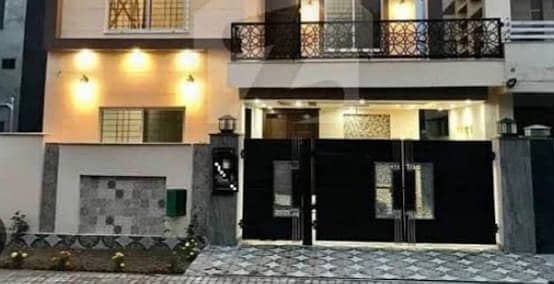 Eden Executive Society Boundary Wall Canal Road Faisalabad 8 Marla Double Storey House For Rent