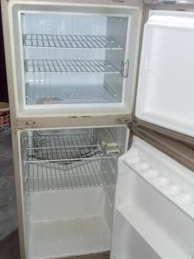 Dawlance fridge good condition