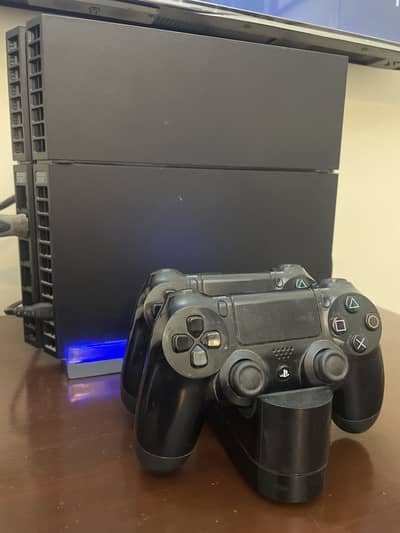 PS4 500GB with 02 Controllers
