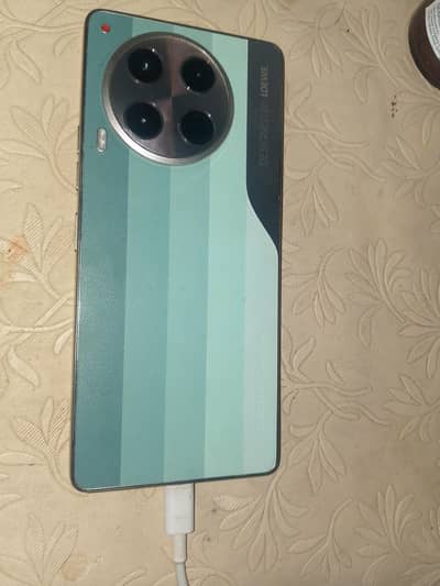 Tecno camom 30. . . . (8+8/256)