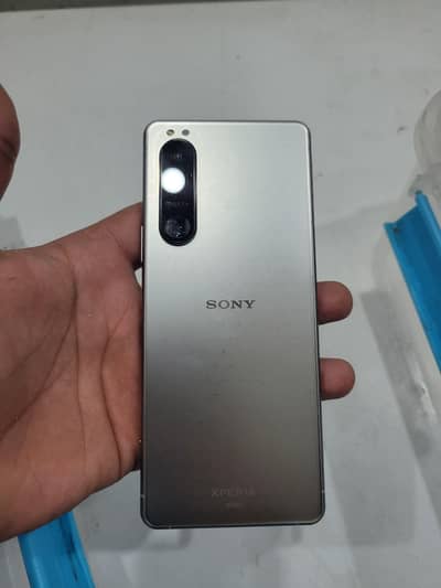 4lines k ilawa totally water pack hai  har cheez orignal hai