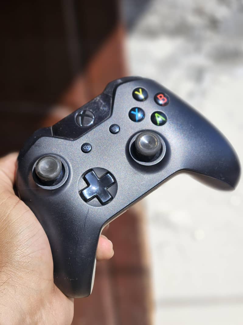 Xbox One controller 0