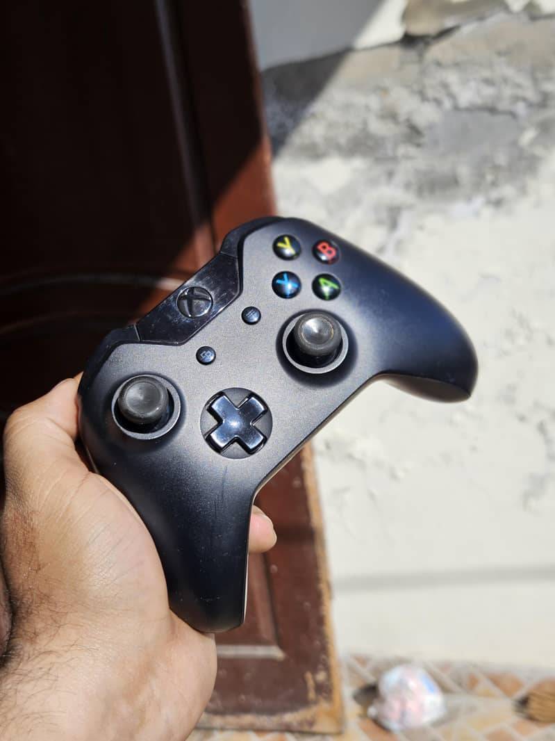 Xbox One controller 2