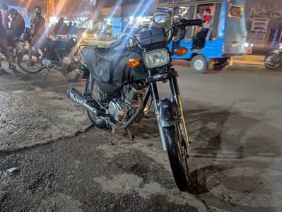 Honda cg 125 2016 model bhetereen bike he complete documents ke sath.