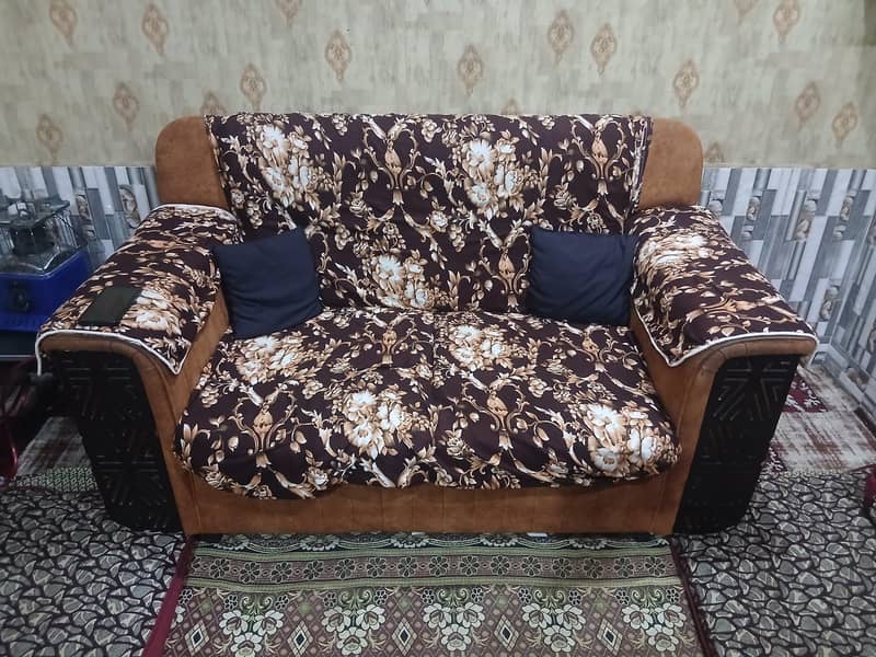 good condition sofa 0