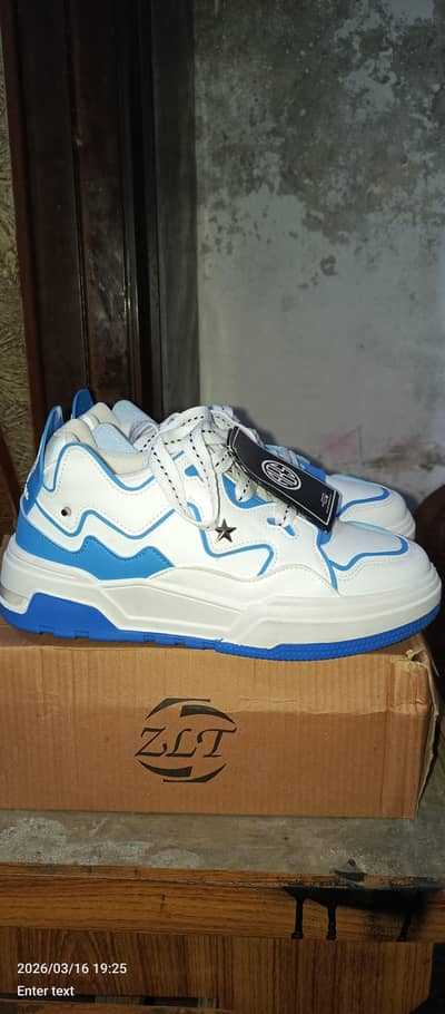 showes white colour size 8 number