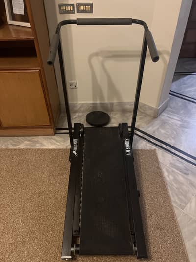 3 month old treadmill, used 3-4 times
