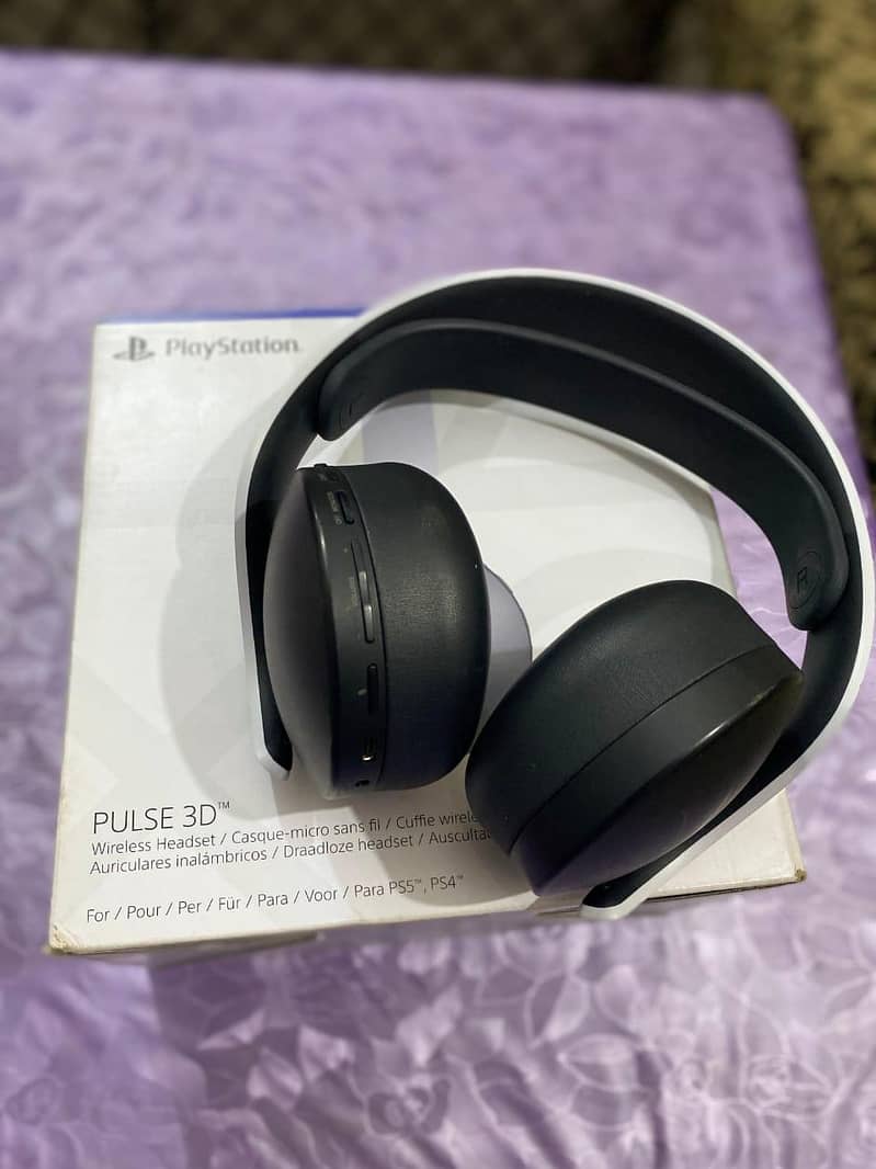 ps5 used with extra wireless controller. . controller charging station 1