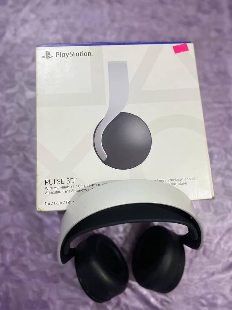 ps5 used with extra wireless controller. . controller charging station 4