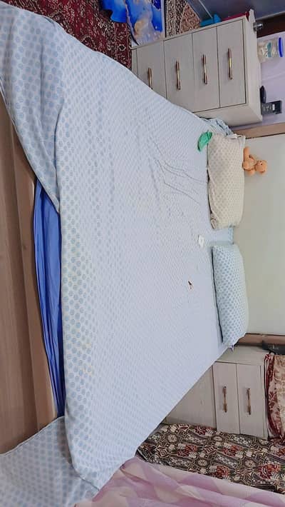 laminax wood bed with side tables