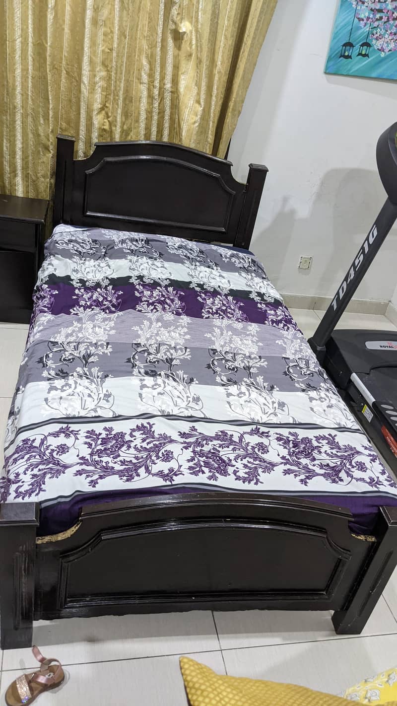 2 single bed with one side table. . 0