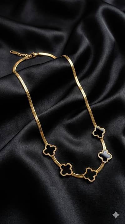 beautiful and trending clover bracelet only 649