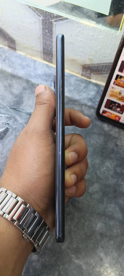 10/10 100% original condition  box charger E card  available