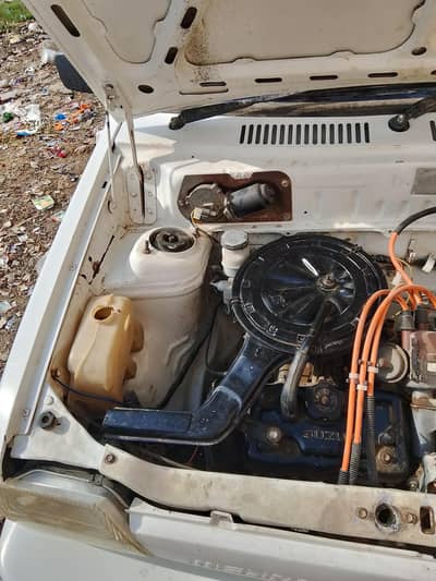 mehran 1998 model achi halat m hai price fnl h. . just what'sup kren. .