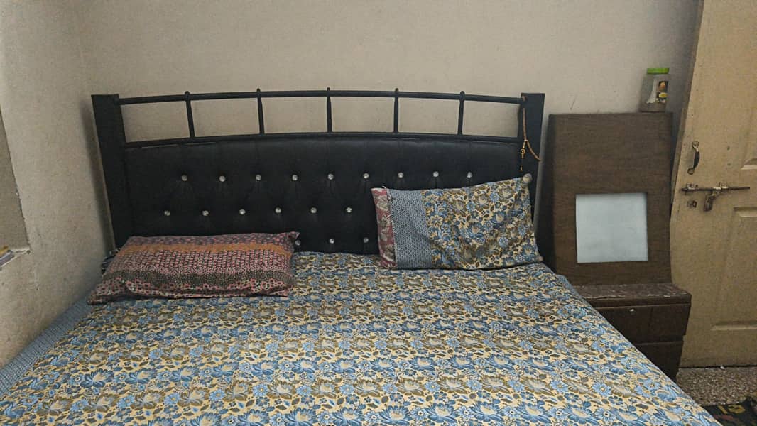 آئرن ڈبل بیڈ A+ کنڈیشن میں برائے فروخت duble bed 1