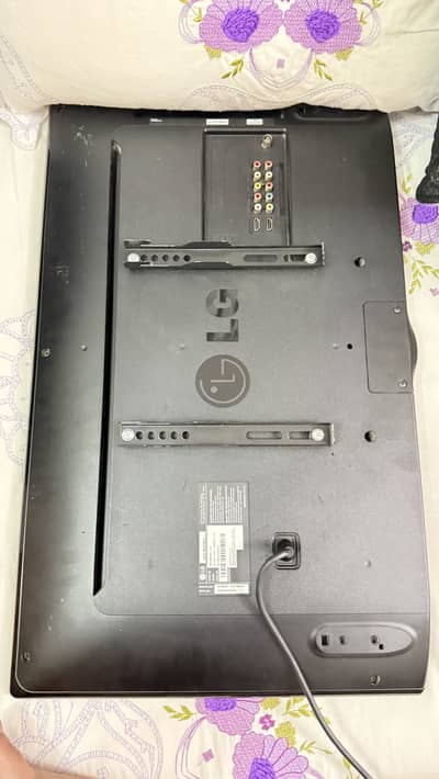  LG LED TV – 32 Inch (2015 Model)