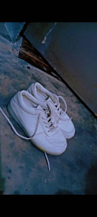 NEW WHITE COLOR SNEAKERS FOR SALE LIGHTNING SHOES