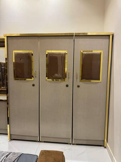 bedroom set 4 pc ok conditions