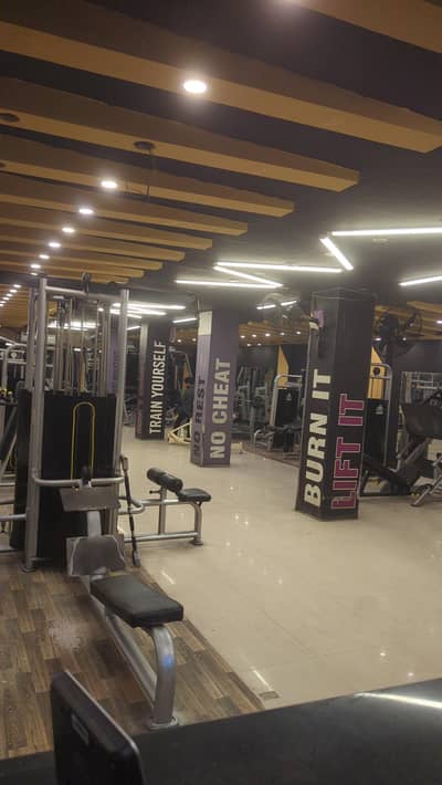 female gym trainer required