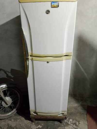 pel company ki fridge he bilkul original halat me he