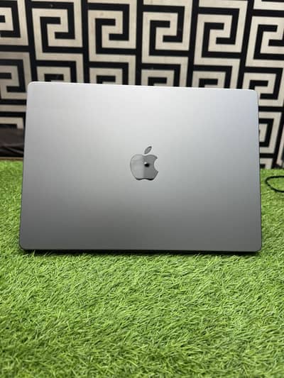 MacBook Pro A2442 14inch M1 Pro 16GB 1TB SSD apple 