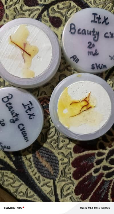 Frackle Black hadh glow whitning zafrani cream