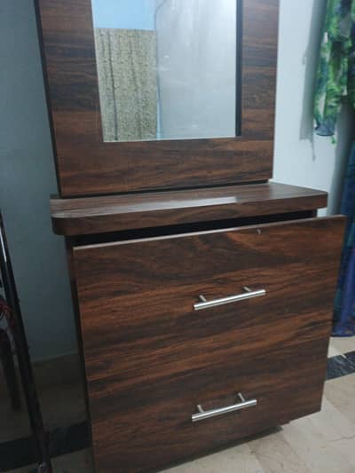 Wooden Dresser with Drawers – Good Condition