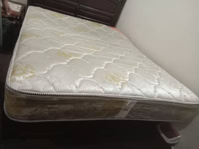 QUEEN BED SPRING MATTERS