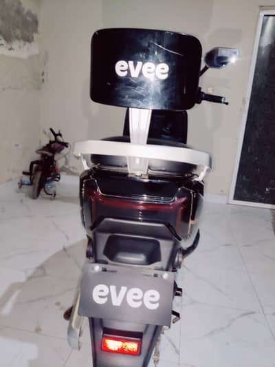 Evee gen z scooty 2025 1000 watt model 6000 km