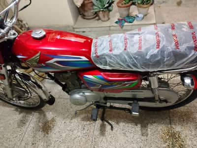 Honda 125 2021 last month Red