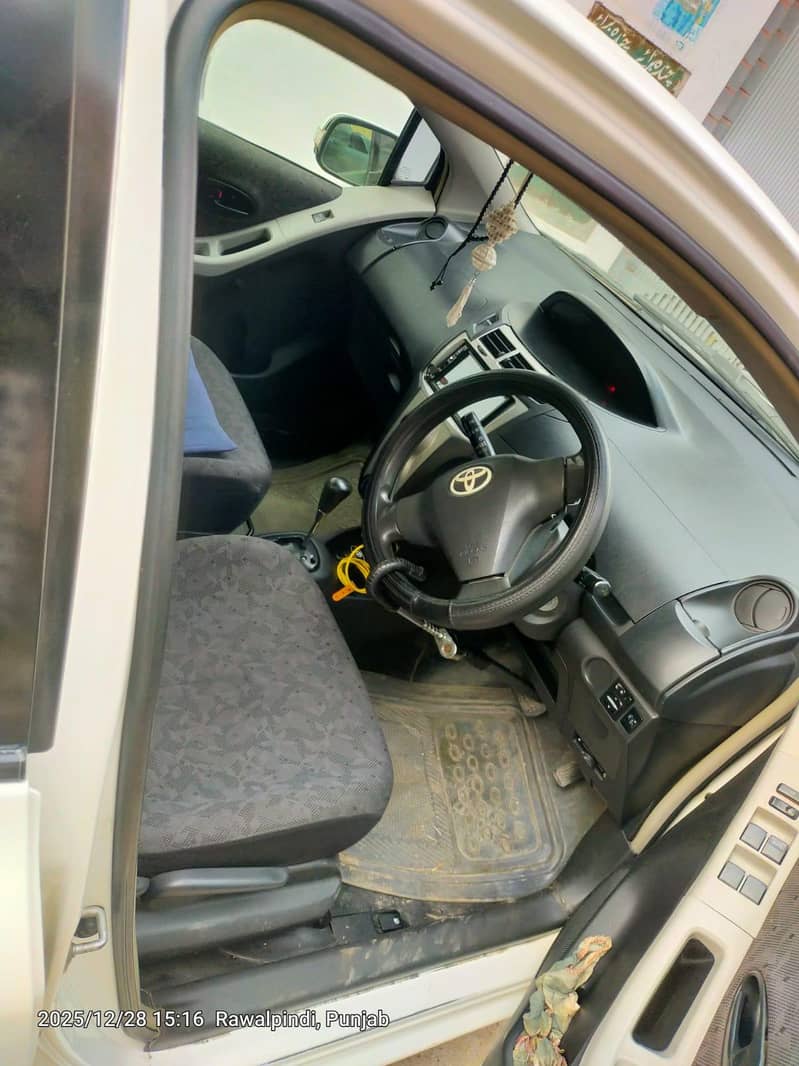 vitz  automatic 2010/13 model 1