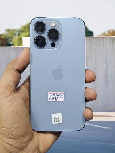 iphone 13 pro 128 gb factory unlocked 2 month Sim working  karegi