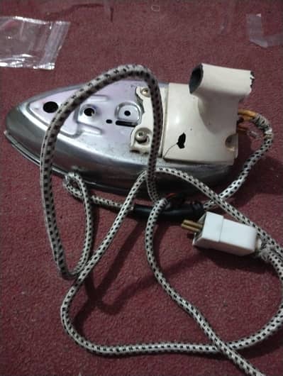 Original Panasonic Dry iron but handle is broken,