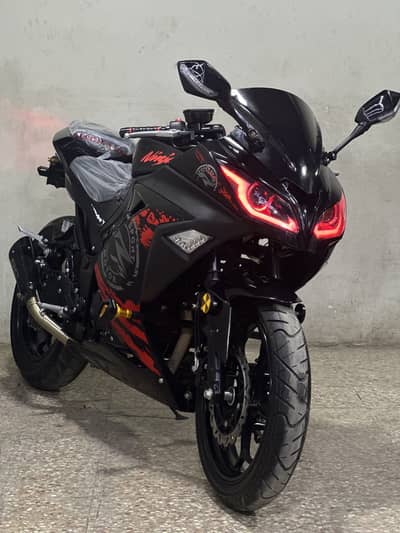 Kawasaki ninja zx10r 250cc 2025 model ( sports heavy bike )
