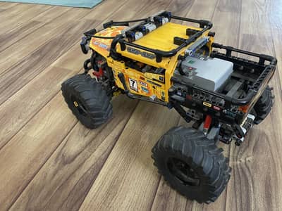 LEGO Technic 4x4 X-treme Off-Roader (42099]