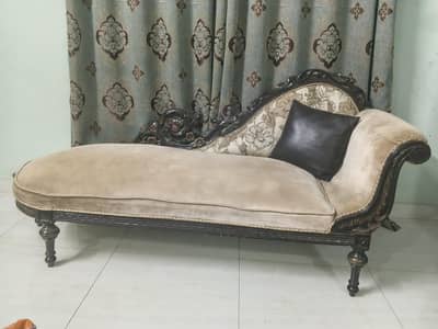 Elegant Wooden Sethi