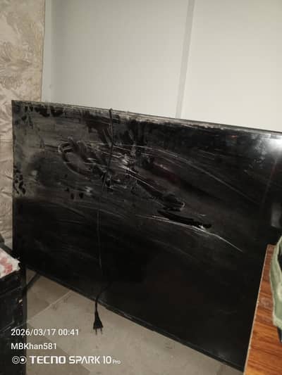 Hisense 50 Inch Smart TV (Broken Panel) For Sale