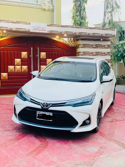 Toyota Corolla Altis Grande 1.8 New Rim beige Interior.