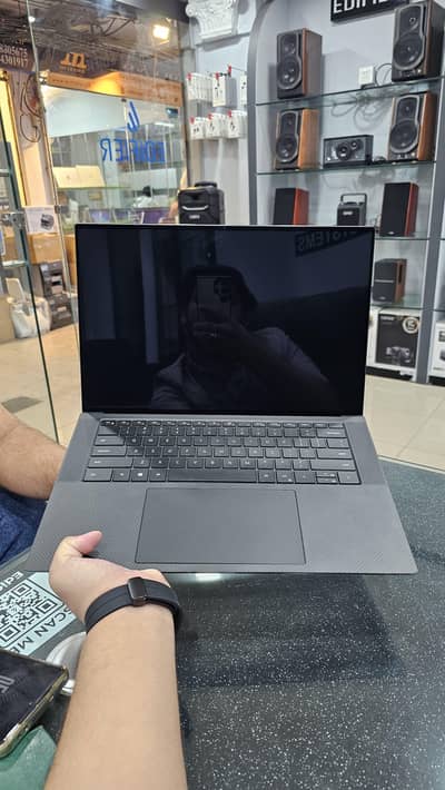 Dell Precision 5560 (i5-11th Gen] (4GB graphics] [4K touch screen}