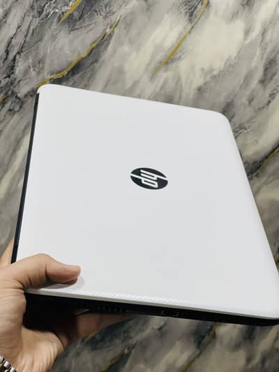 Hp nootbook white and black colour