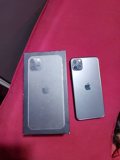 iPhone 11pro max 256gp rognal 7 days warranty pta approved