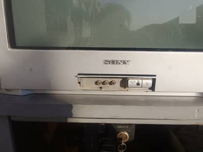 Sony original tv 10/10 condition with trolley dvd player# 0313-9100877