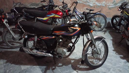 Honda CG125 black