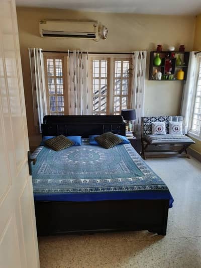 Daily basis room for couple family girls boys