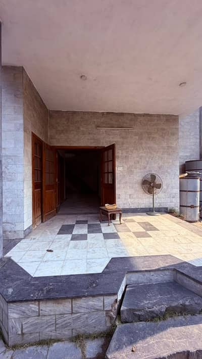 Prime Location 20 Marla House For sale In Warsak Road