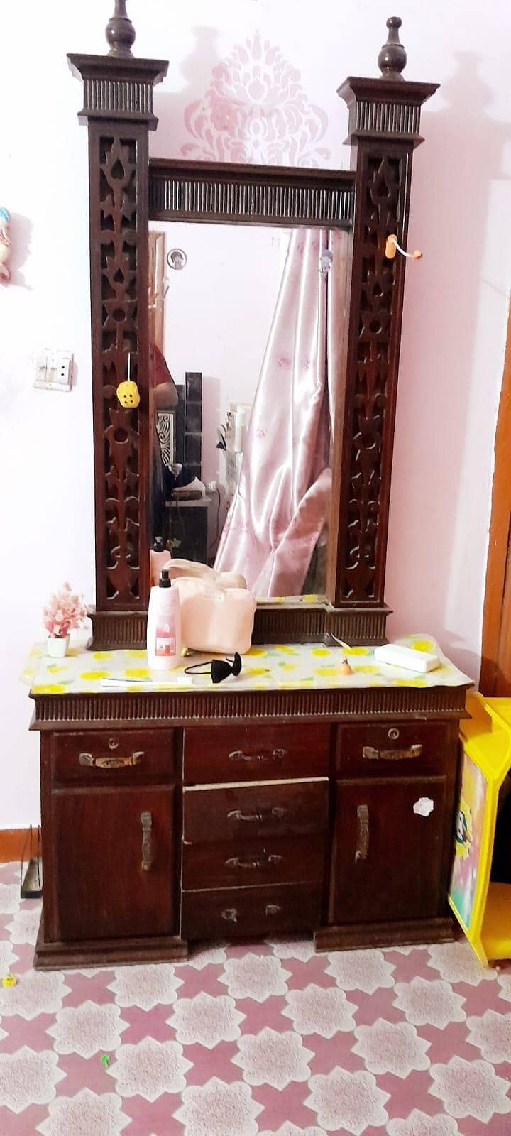Dressing Table 0