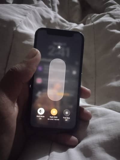 64 Gb.    Battery health. 83       Condition all okay.