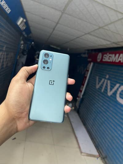 I am selling oneplus9 pro 5G 10 by 10 condition urgent sale