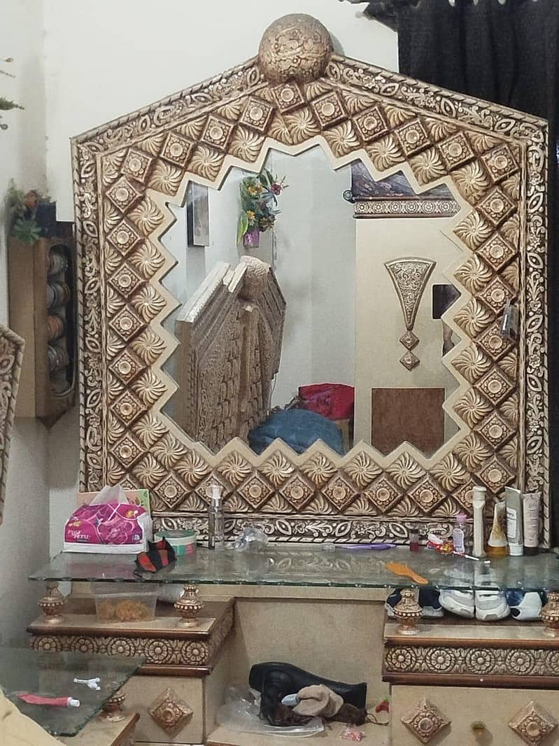 Bed & Dressing table 0