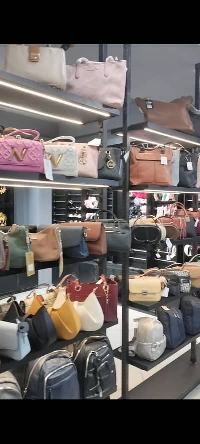 I need guy experience in jewellery